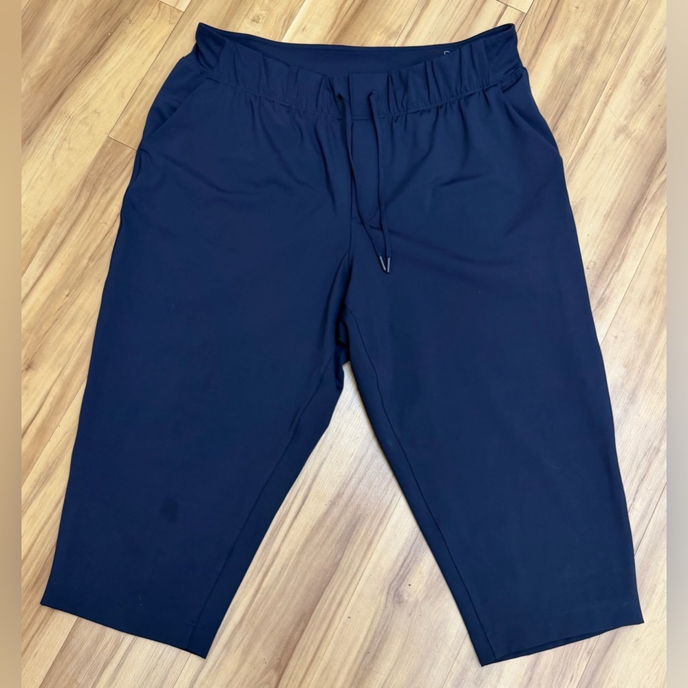 Livi Active Dark Blue Capris